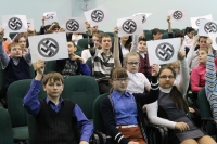 Урок- презентация «Мир без нацизма»